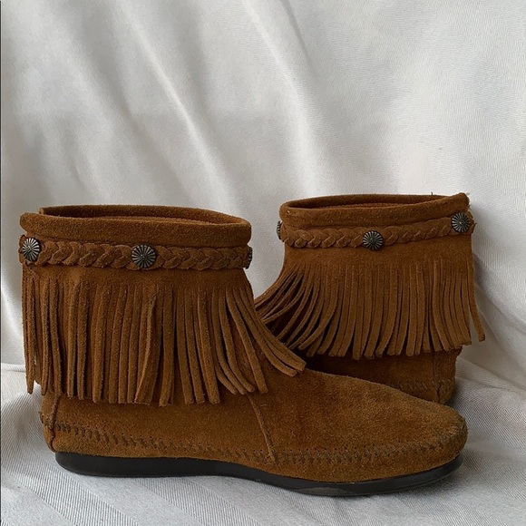 Minnetonka Moccasins Hi Top Brown Suede Braid & Fringe - Picture 6 of 11
